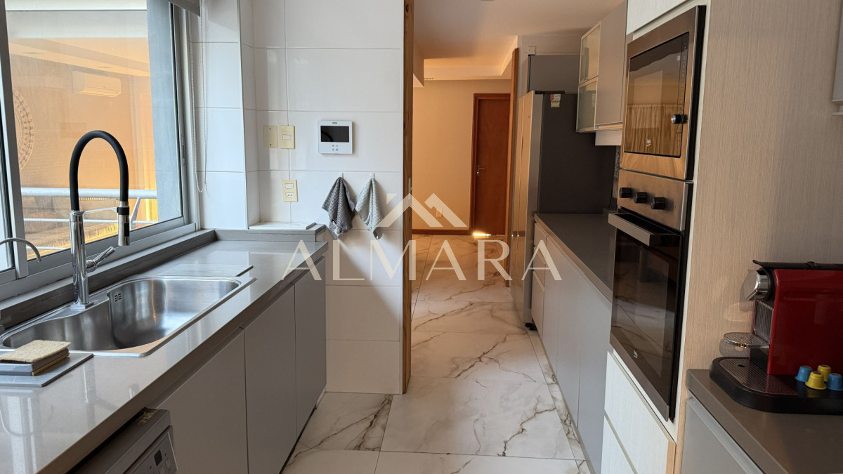 Apartamento ID.2 - VENTA Apartamento Puerto del Buceo frente al mar 3 suites, servicio y 2 Gje.