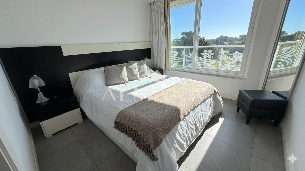 Apartamento ID.12 - Venta apartamento 1 dorm YOO Punta del Este con garaje