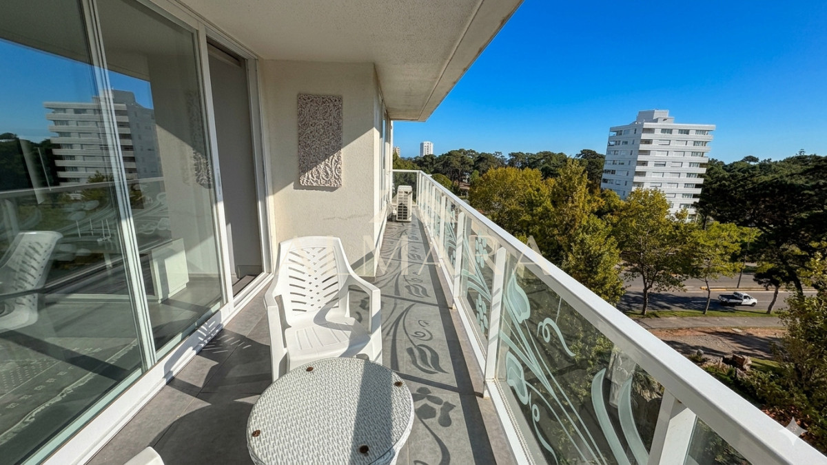 Apartamento ID.12 - Venta apartamento 1 dorm YOO Punta del Este con garaje