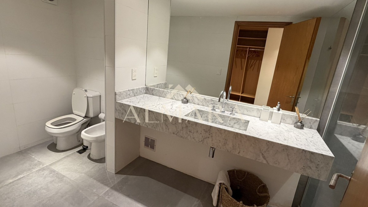 Apartamento ID.2 - VENTA Apartamento Puerto del Buceo frente al mar 3 suites, servicio y 2 Gje.