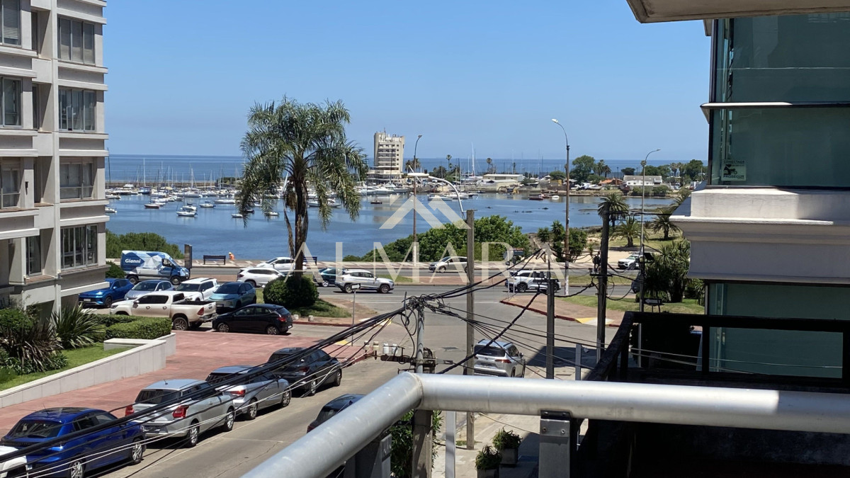 Casa ID.1 - VENTA Casa Buceo 5 dorm a metros del mar y WTC