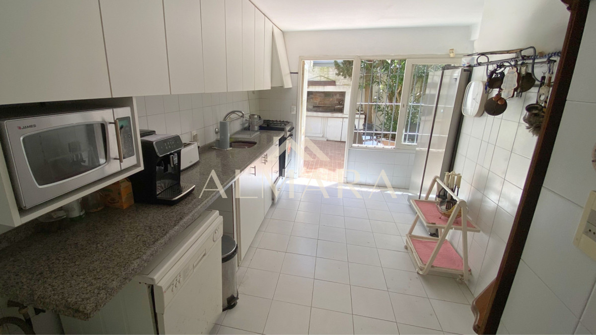 Casa ID.1 - VENTA Casa Buceo 5 dorm a metros del mar y WTC