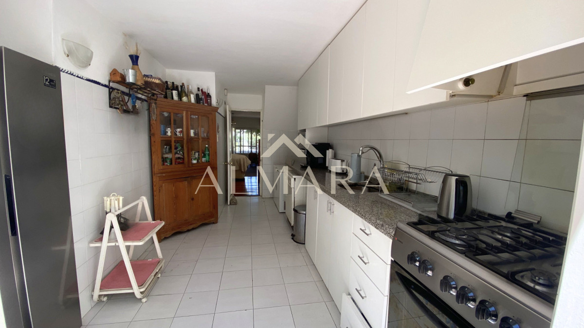 Casa ID.1 - VENTA Casa Buceo 5 dorm a metros del mar y WTC