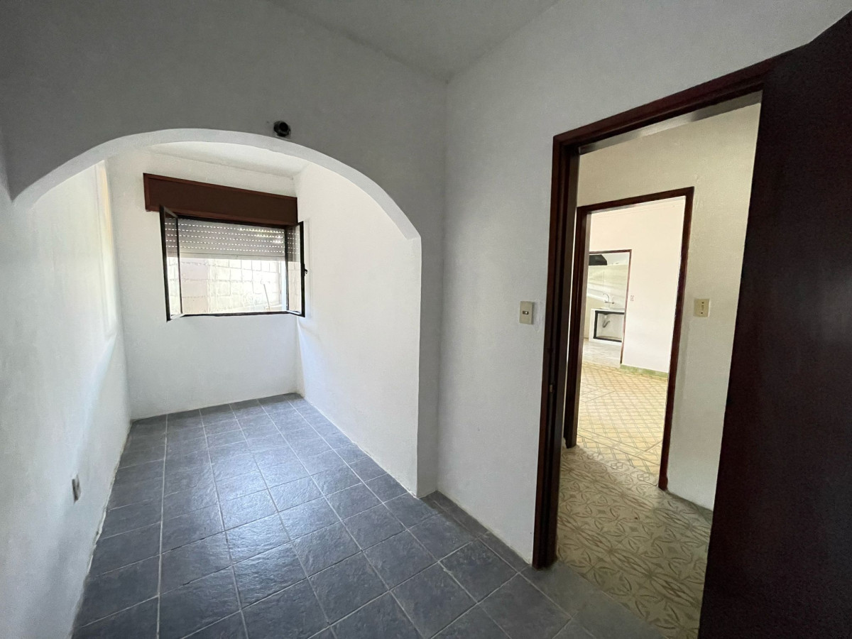 Casa ID.28 - Casa Familiar + Apartamento Independiente | Precio Total: U$D 250.000