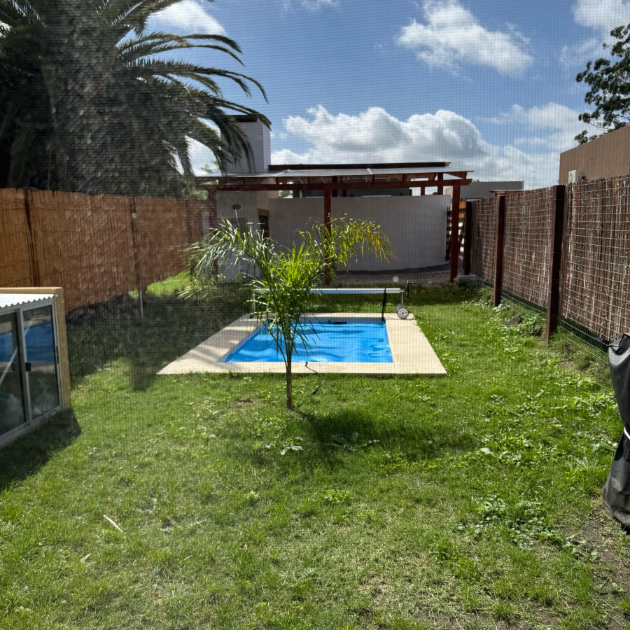 Casa ID.46 - Casa Contemporánea en Venta | 3 Ambientes + Piscina | Precio: U$D 125.000