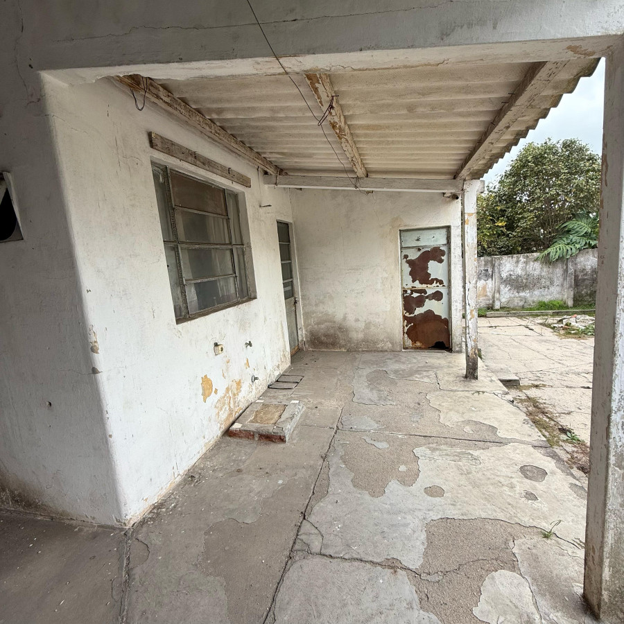 Casa ID.65 - Propiedad a Reciclar en el Corazón de Colonia del Sacramento Una Joya con Potencial Esperando a un Visionario