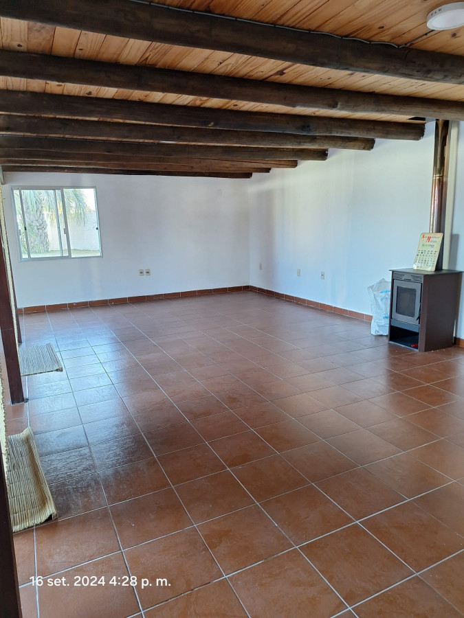 Casa ID.61 - Casa en Alquiler de Dos Plantas Próxima a Zona Franca y Balneario Ferrando | Colonia del Sacramento