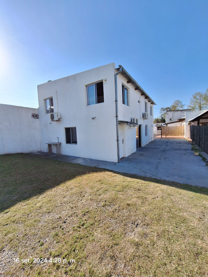 Casa ID.61 - Casa en Alquiler de Dos Plantas Próxima a Zona Franca y Balneario Ferrando | Colonia del Sacramento