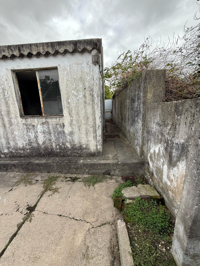 Casa ID.65 - Propiedad a Reciclar en el Corazón de Colonia del Sacramento Una Joya con Potencial Esperando a un Visionario