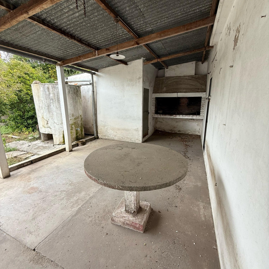 Casa ID.65 - Propiedad a Reciclar en el Corazón de Colonia del Sacramento Una Joya con Potencial Esperando a un Visionario