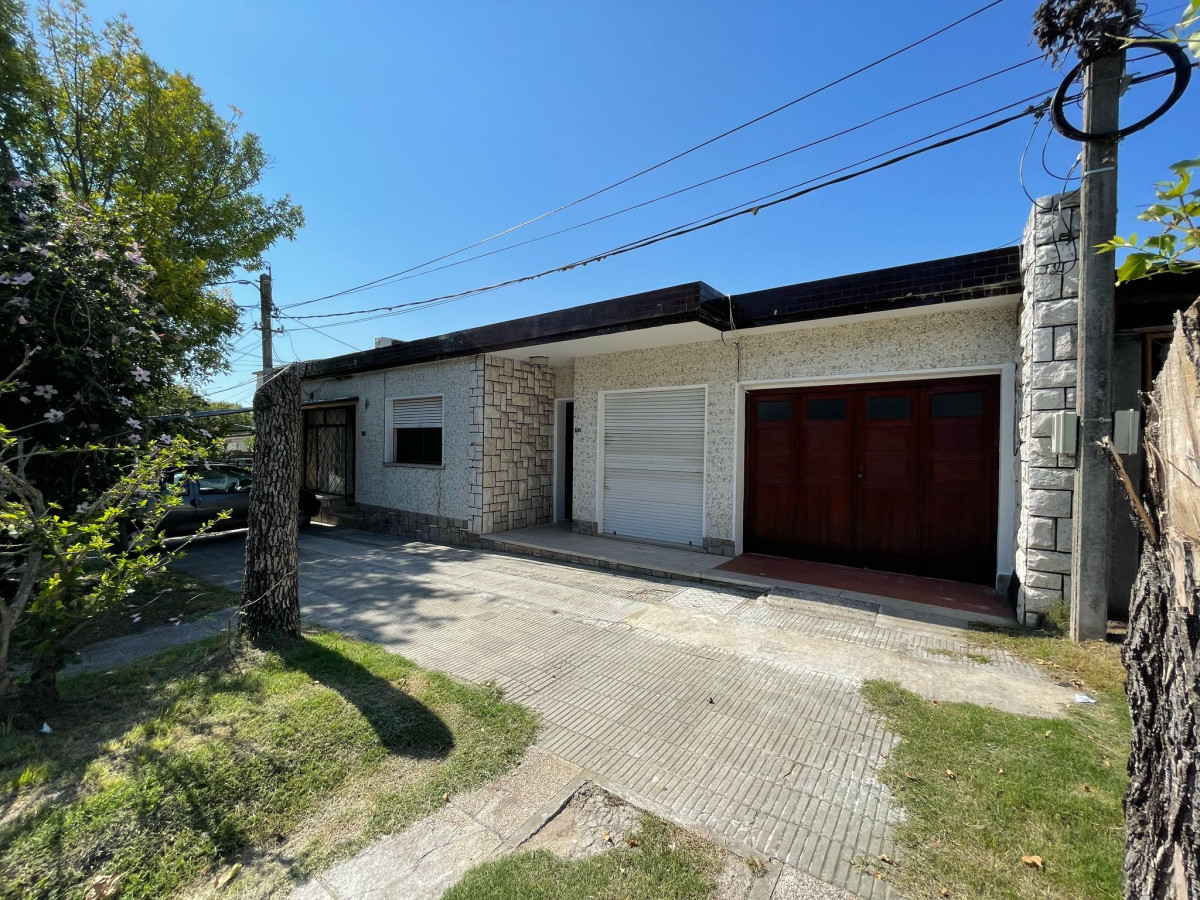 Casa ID.28 - Casa Familiar + Apartamento Independiente | Precio Total: U$D 250.000