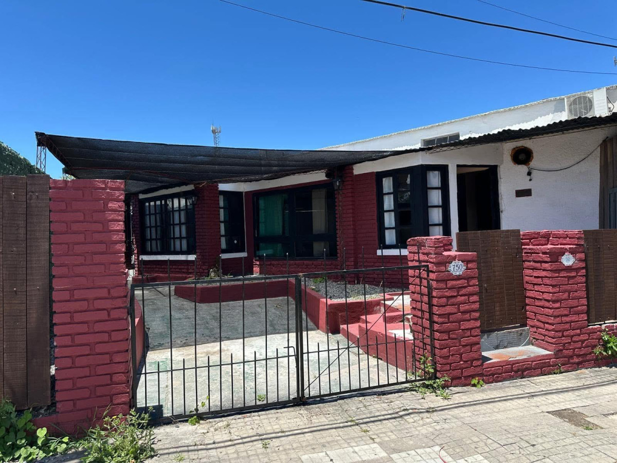 Casa ID.89 - Casa + Local Comercial en Venta sobre Avenida Principal Precio: U$S 250.000