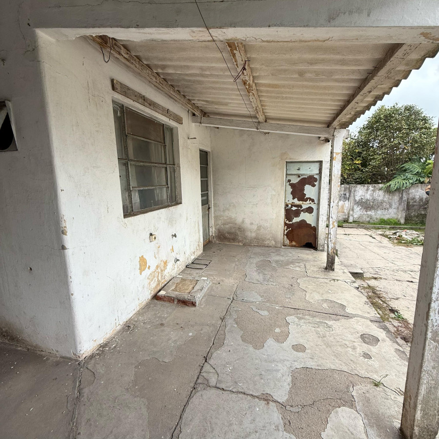 Casa ID.65 - Propiedad a Reciclar en el Corazón de Colonia del Sacramento Una Joya con Potencial Esperando a un Visionario