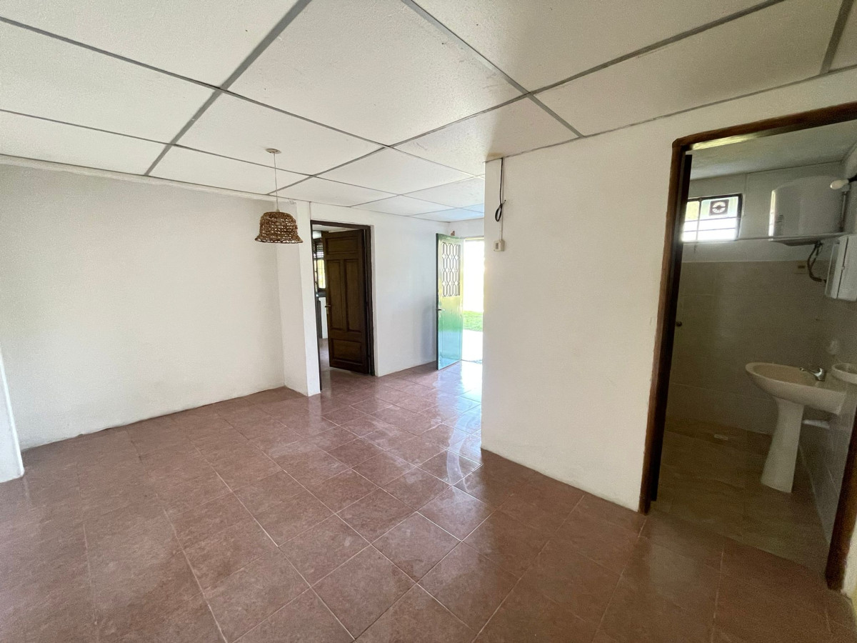 Casa ID.127 - Casa en Alquiler – 1 Dormitorio con Patio y Alero | $22.000 mensuales