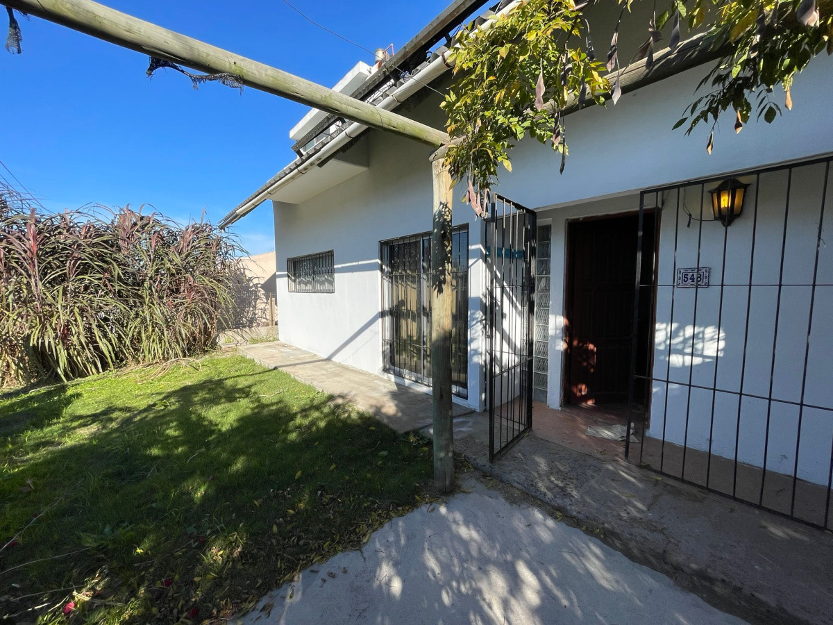 Casa ID.131 - Casa con Apartamento Independiente en Venta – Espacio, Estilo y Confort en Colonia del Sacramento
