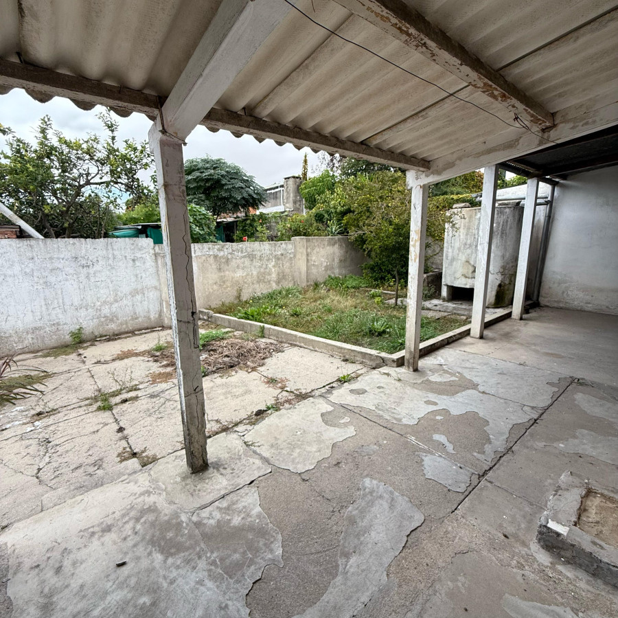 Casa ID.65 - Propiedad a Reciclar en el Corazón de Colonia del Sacramento Una Joya con Potencial Esperando a un Visionario