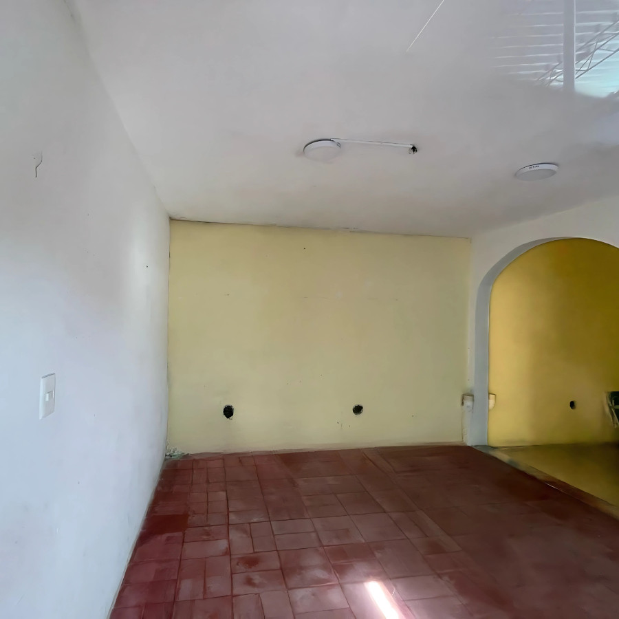 Casa ID.103 - Local Comercial en Alquiler - Galería Comercial en Avenida Principal