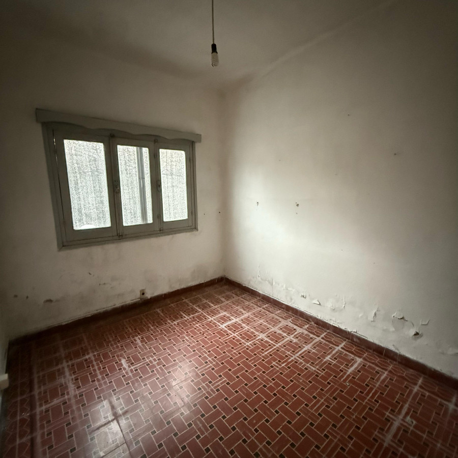 Casa ID.65 - Propiedad a Reciclar en el Corazón de Colonia del Sacramento Una Joya con Potencial Esperando a un Visionario
