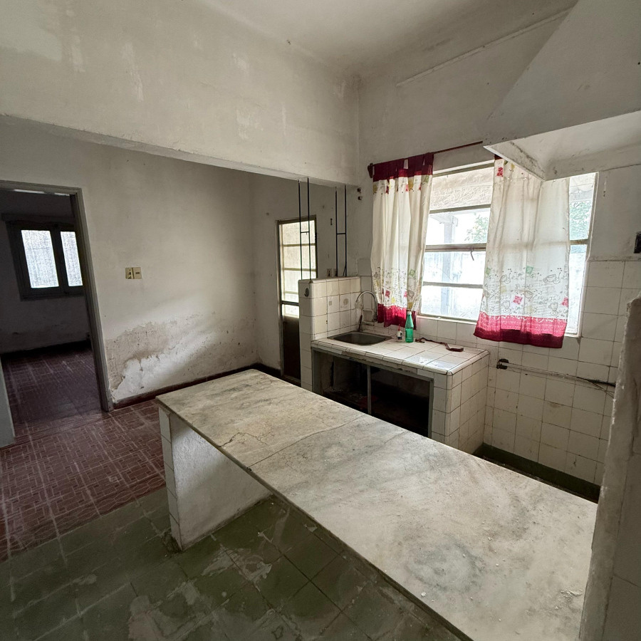 Casa ID.65 - Propiedad a Reciclar en el Corazón de Colonia del Sacramento Una Joya con Potencial Esperando a un Visionario