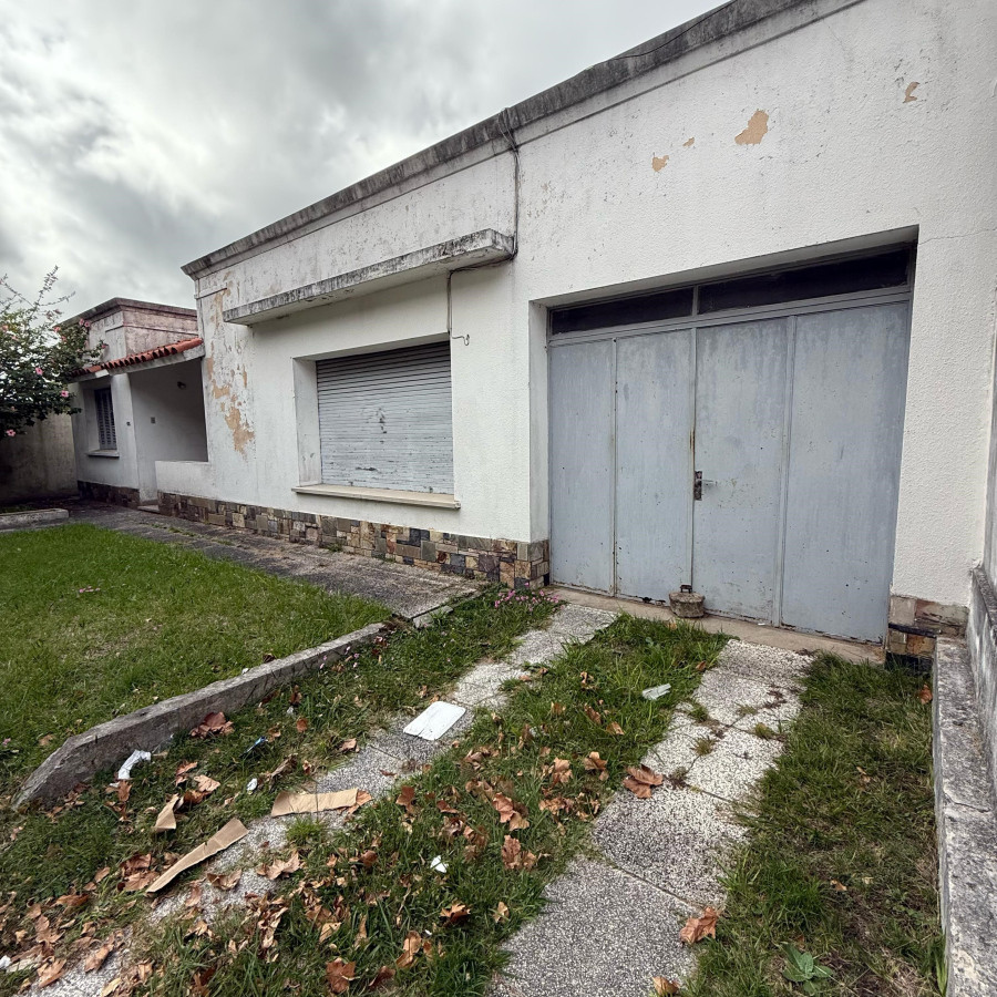Casa ID.65 - Propiedad a Reciclar en el Corazón de Colonia del Sacramento Una Joya con Potencial Esperando a un Visionario