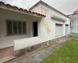 Propiedad a Reciclar en el Corazón de Colonia del Sacramento Una Joya con Potencial Esperando a un Visionario