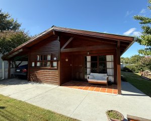 Encantadora Cabaña en Madera de Ibirapitá en Venta en Colonia del Sacramento