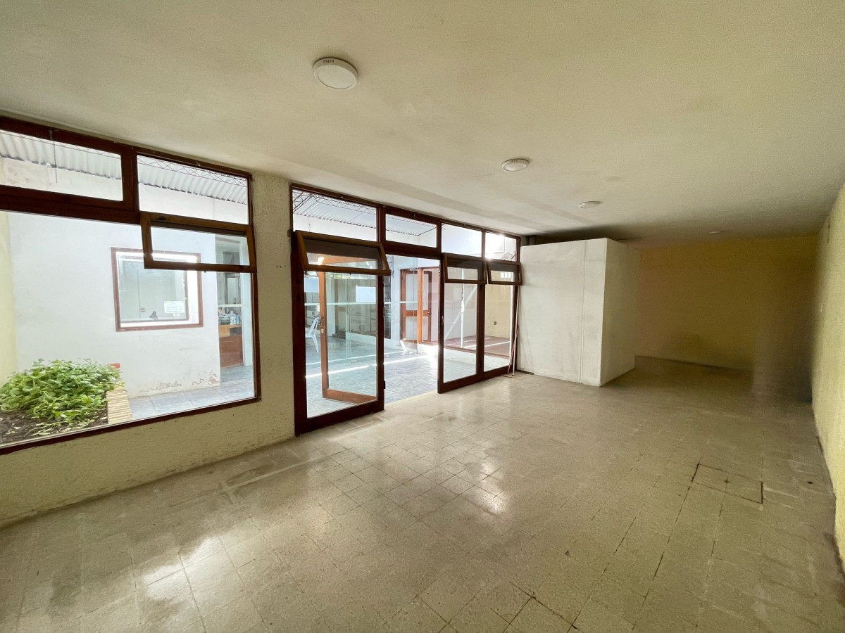 Local Comercial ID.38 - Local Comercial en Alquiler - Galería Comercial en Avenida Principal