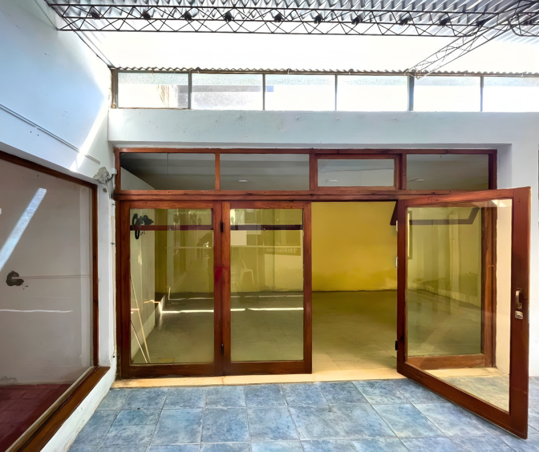 Local Comercial ID.38 - Local Comercial en Alquiler - Galería Comercial en Avenida Principal