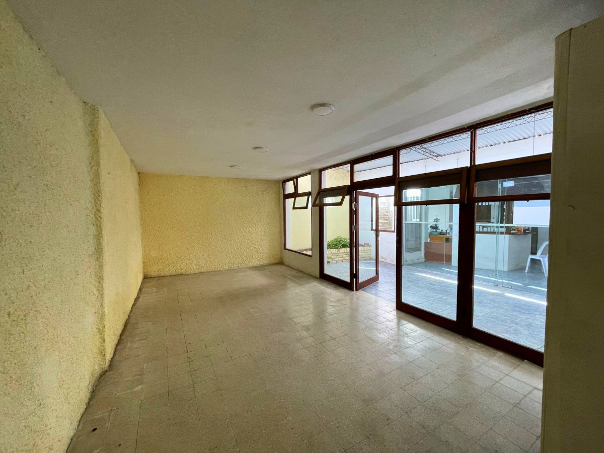 Local Comercial ID.38 - Local Comercial en Alquiler - Galería Comercial en Avenida Principal