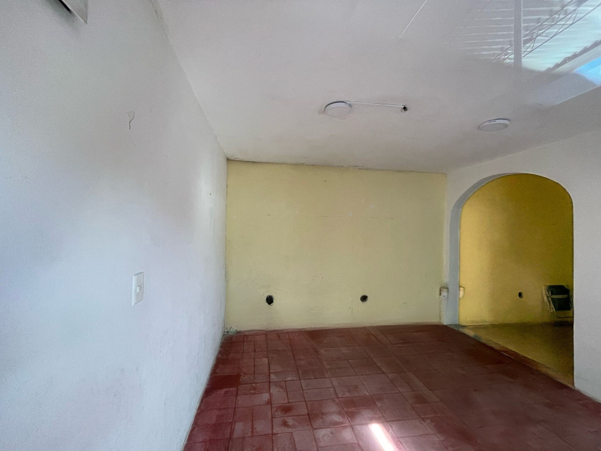 Local Comercial ID.38 - Local Comercial en Alquiler - Galería Comercial en Avenida Principal