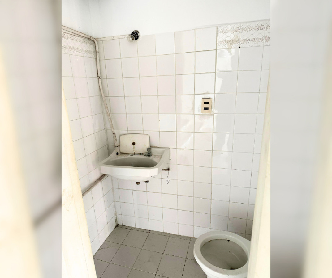 Local Comercial ID.172 - En Alquiler - Local Comercial en Plena Avenida Artigas