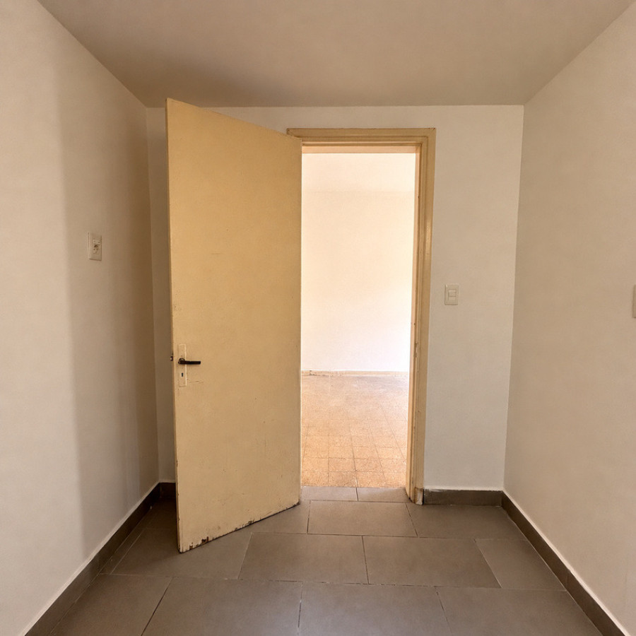 Apartamento ID.237 - Alquiler apartamento, 2 dormitorios y patio, Brazo Oriental.