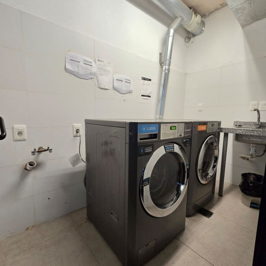 Apartamento ID.130 - Alquiler apartamento en Punta Carretas amoblado 1 dormitorio c/garaje y gran terraza.