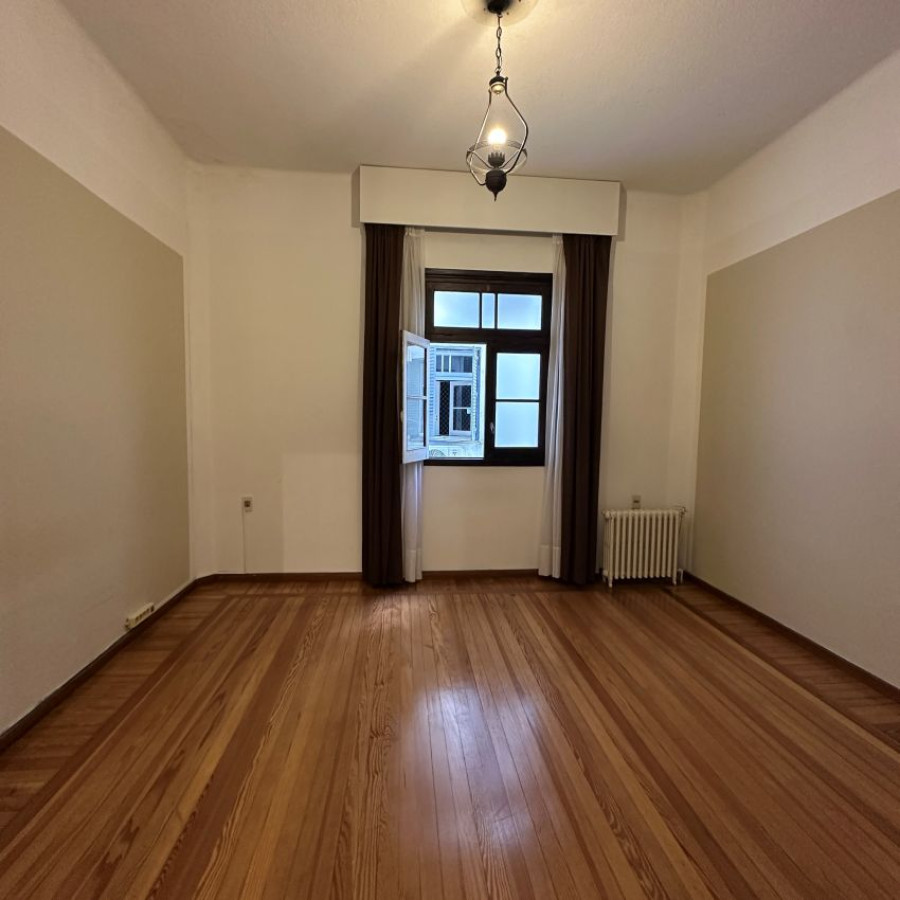 Apartamento ID.51 - Alquiler apartamento en Barrio Sur 2 dormitorios, 2 baños, vestidor y calefacción central.