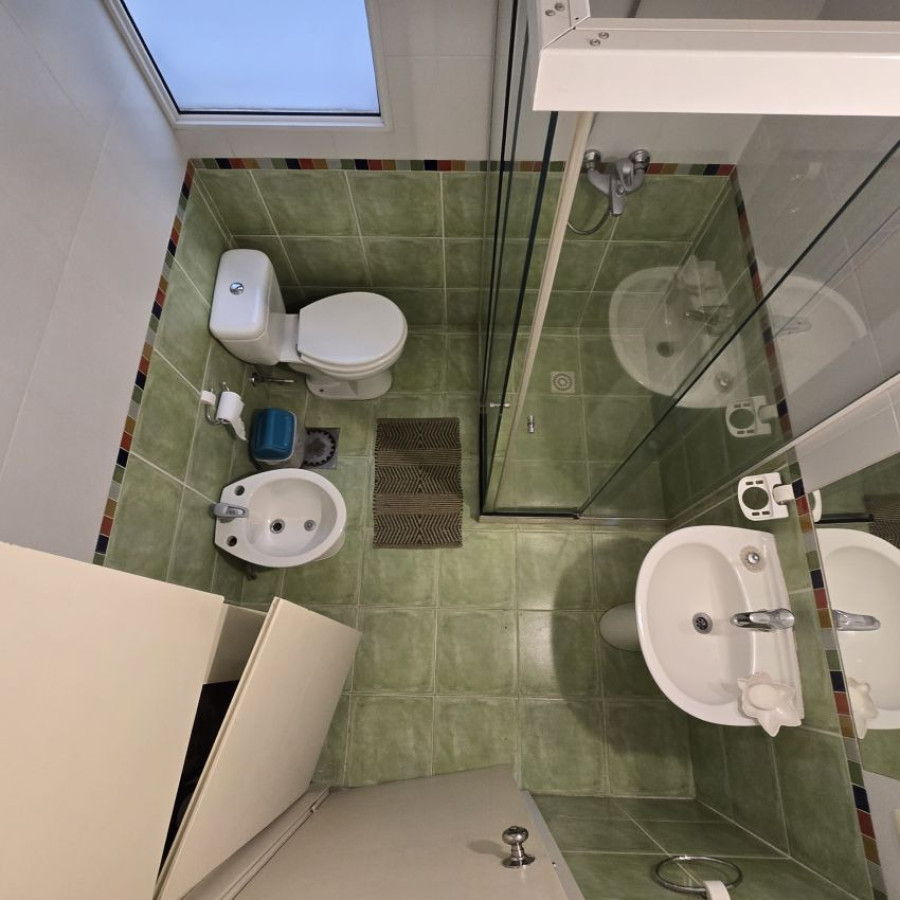 Apartamento ID.175 - Alquiler apartamento en Pocitos frente al mar, 3 dormitorios, 2 baños, servicio y garaje.