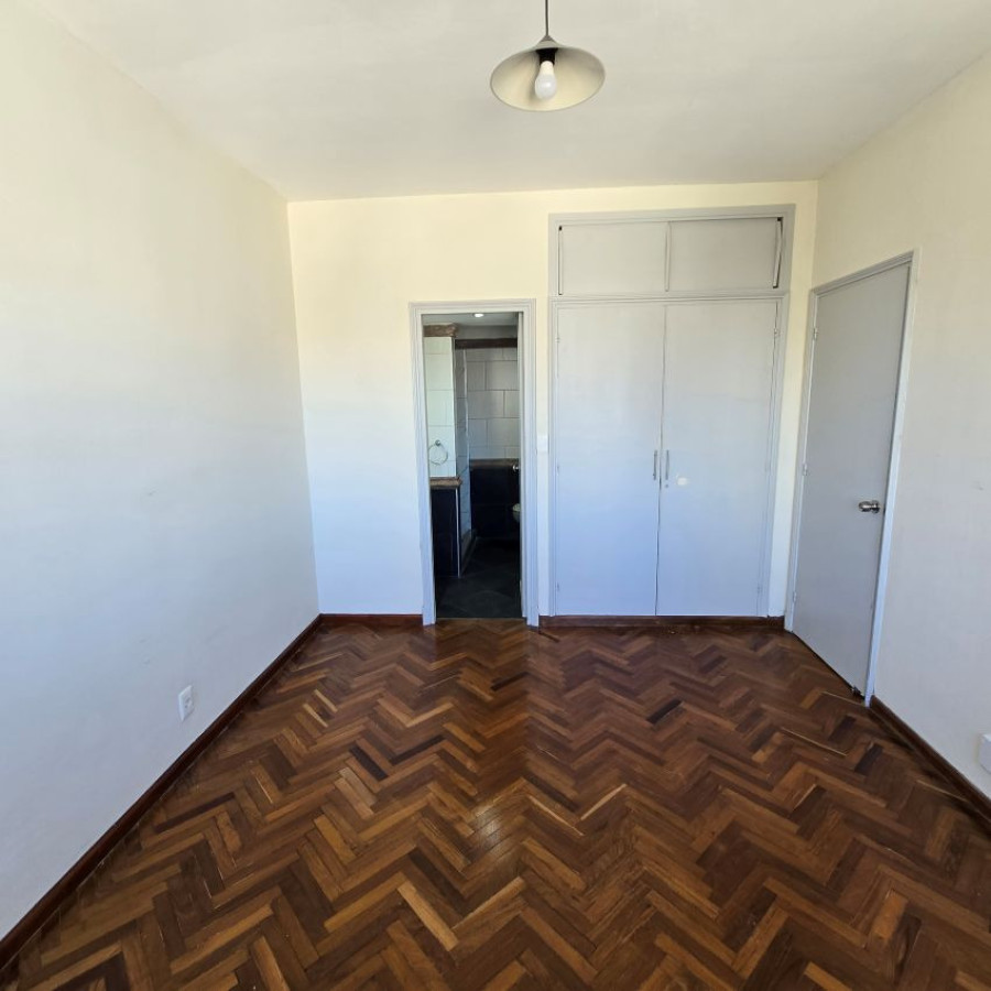 Apartamento ID.164 - Alquiler apartamento en Centro 1 dormitorio con hermosa vista y cochera por orden de llegada.