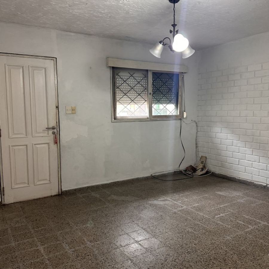 Apartamento ID.191 - Venta casa PH 3 dormitorios en Lezica 