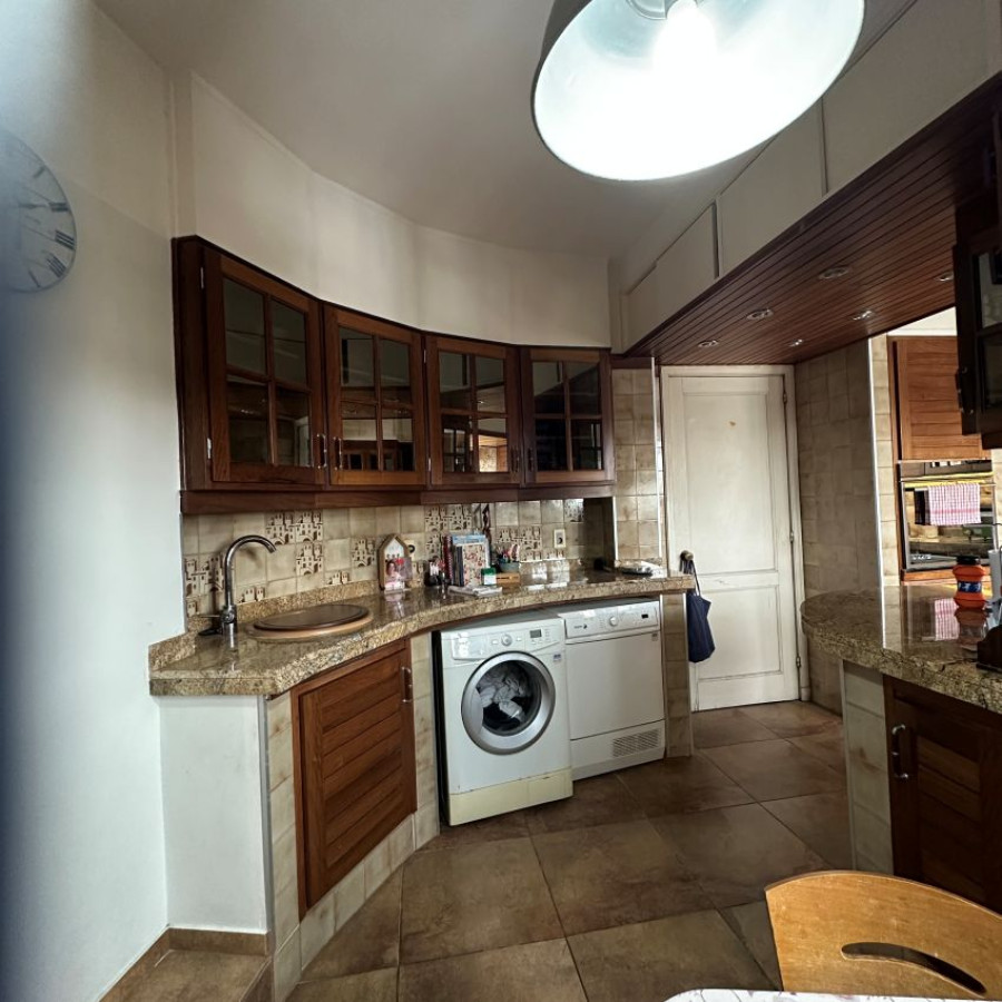 Apartamento ID.79 - Venta apartamento Barrio Sur 3 dormitorios, 2 baños y servicio.
