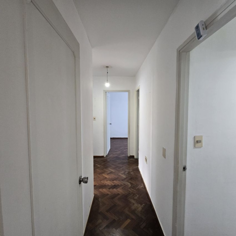 Apartamento ID.104 - Venta apartamento en Pocitos 3 dormitorios, 2 baños.