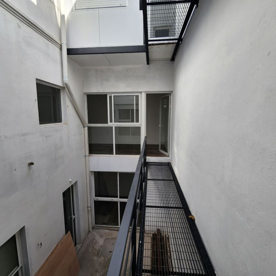 Apartamento ID.179 - Alquiler Apartamento Duplex 2 dormitorio con patio en Barrio Sur con bajos gastos comunes.