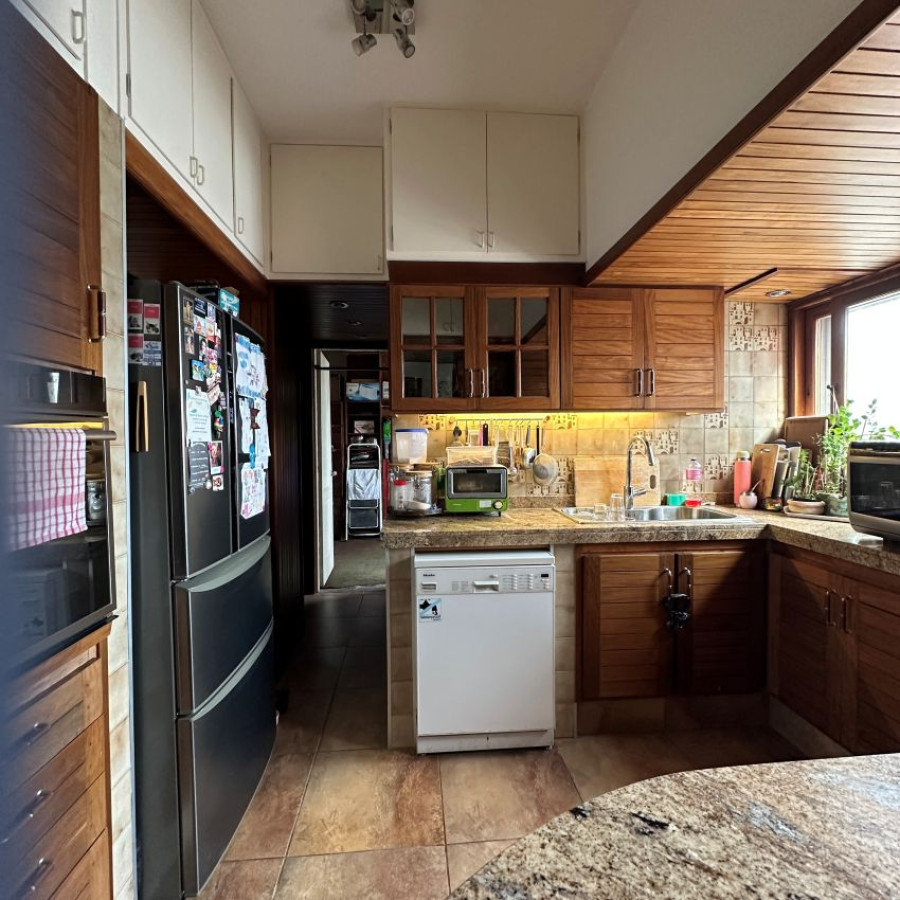 Apartamento ID.79 - Venta apartamento Barrio Sur 3 dormitorios, 2 baños y servicio.