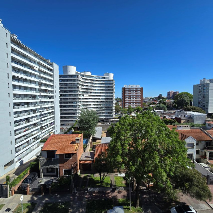 Apartamento ID.121 - Venta apartamento Malvin 1 dormitorio y garaje.