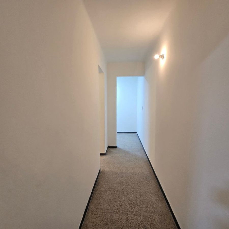 Apartamento ID.153 - Alquiler Apartamento en zona Centro, 3 dormitorios, baño y balcón
