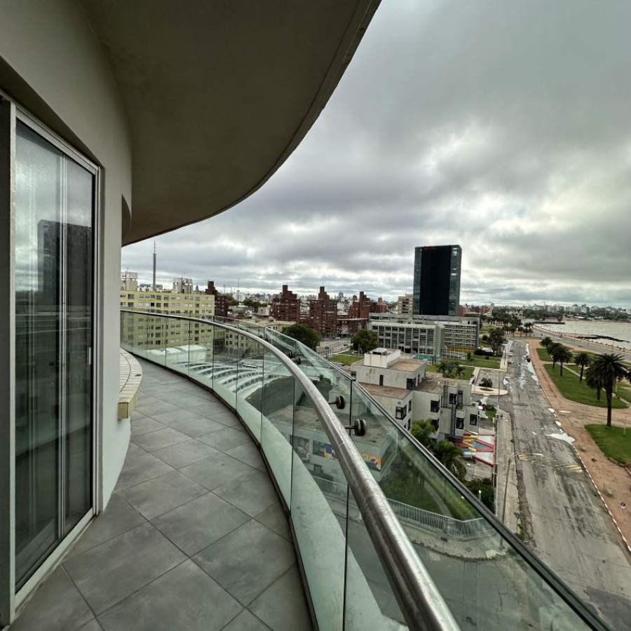 Apartamento ID.79 - Venta apartamento Barrio Sur 3 dormitorios, 2 baños y servicio.