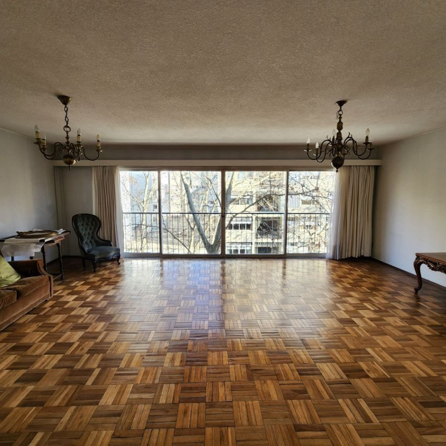 Apartamento ID.10 - Venta Apartamento Pocitos 3 Dormitorios, 2 Baños Y Servicio Completo.