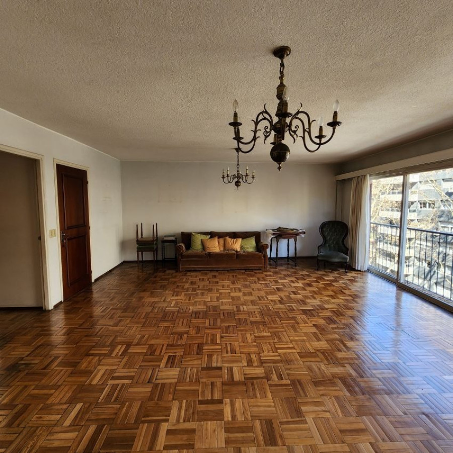 Apartamento ID.10 - Venta Apartamento Pocitos 3 Dormitorios, 2 Baños Y Servicio Completo.