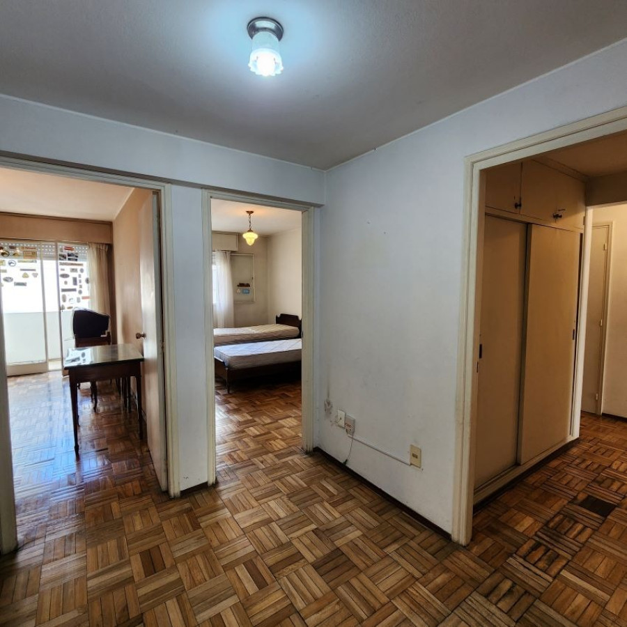 Apartamento ID.10 - Venta Apartamento Pocitos 3 Dormitorios, 2 Baños Y Servicio Completo.