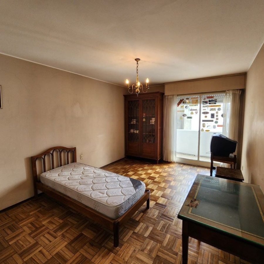 Apartamento ID.10 - Venta Apartamento Pocitos 3 Dormitorios, 2 Baños Y Servicio Completo.