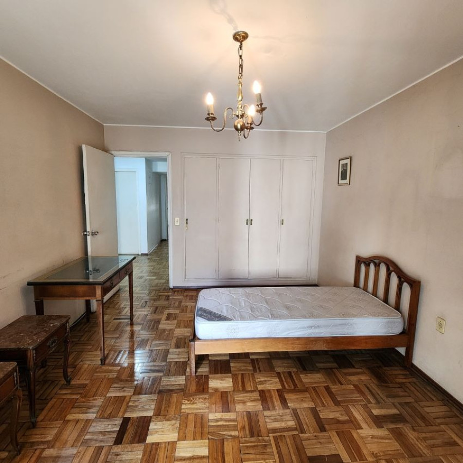 Apartamento ID.10 - Venta Apartamento Pocitos 3 Dormitorios, 2 Baños Y Servicio Completo.