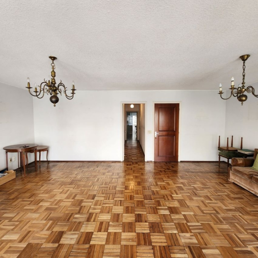 Apartamento ID.10 - Venta Apartamento Pocitos 3 Dormitorios, 2 Baños Y Servicio Completo.